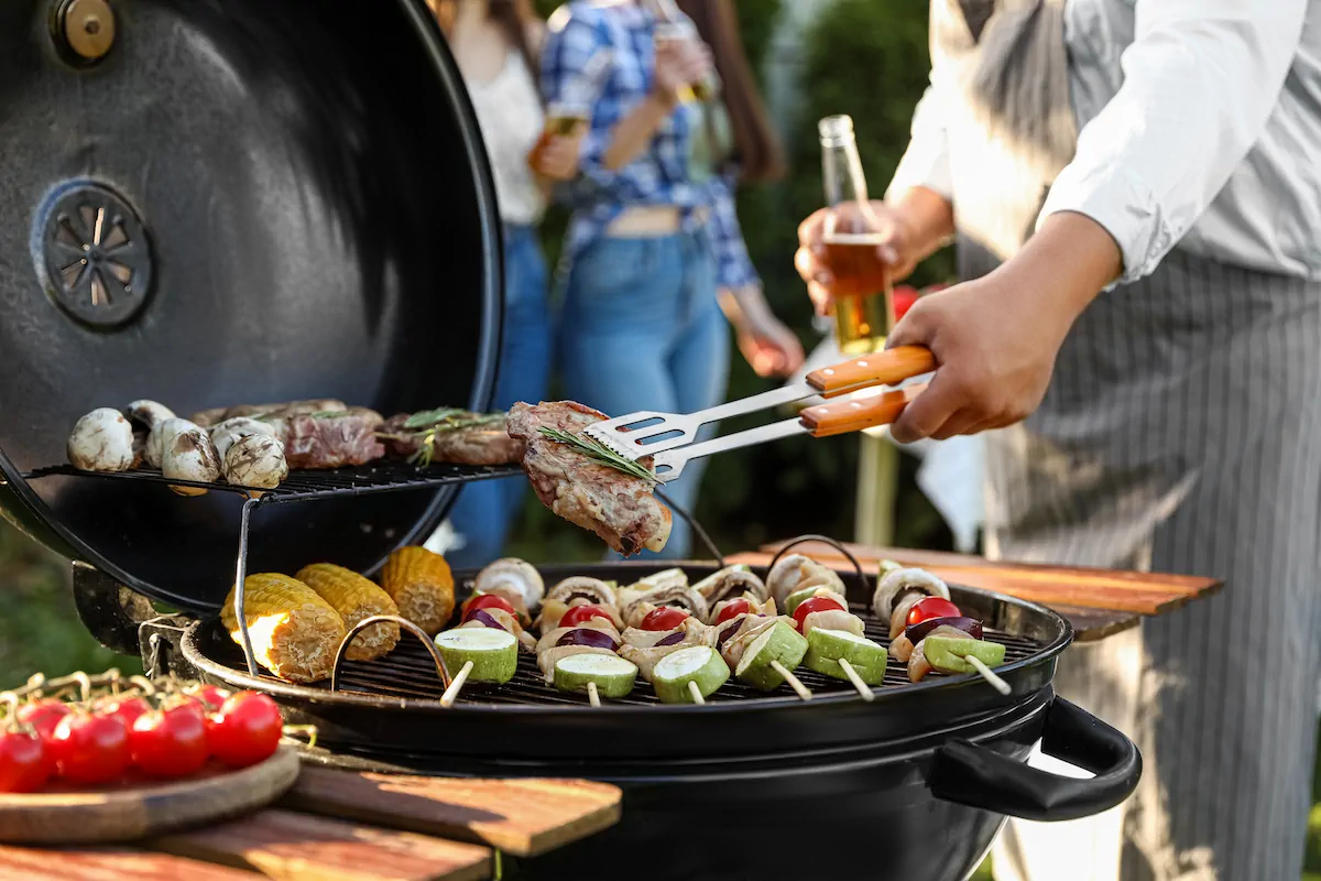 Een BBQ voor een grote groep organiseren? Hier moet u op letten