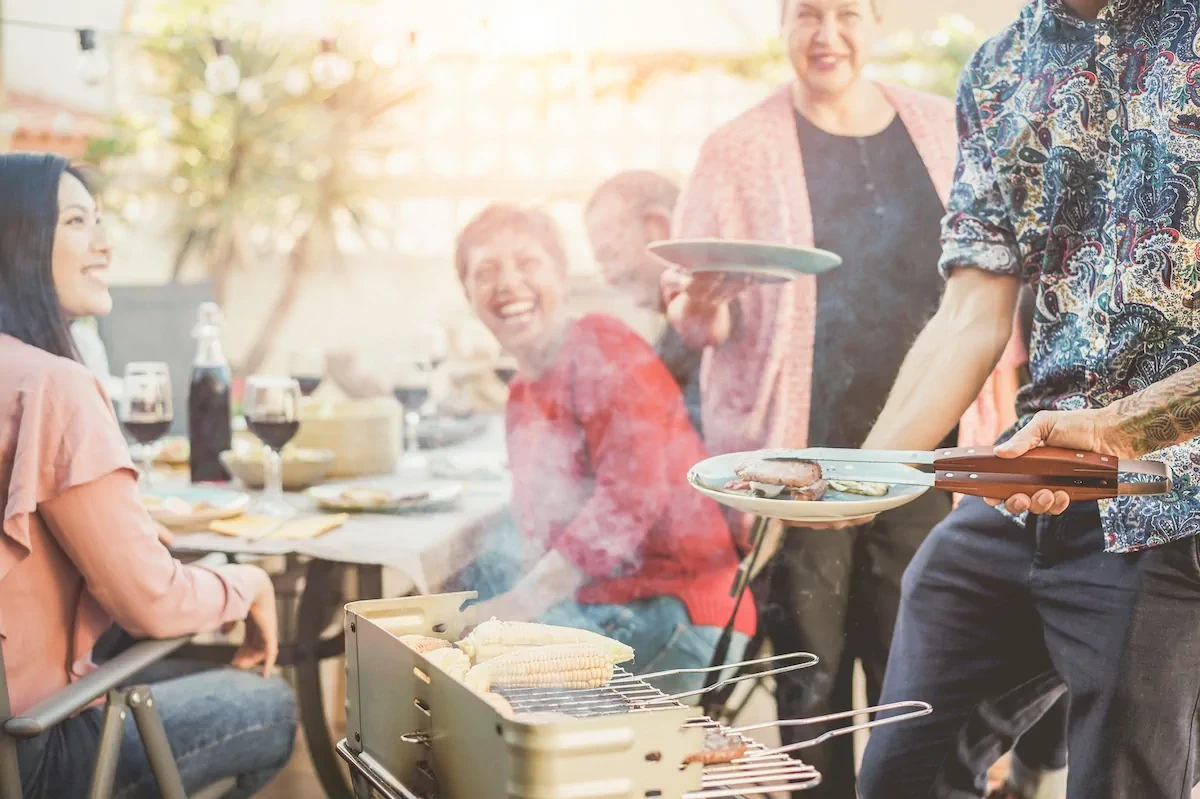 Een grote groep uitnodigen hoeft niet ingewikkeld te zijn als de barbecue goed geregeld is